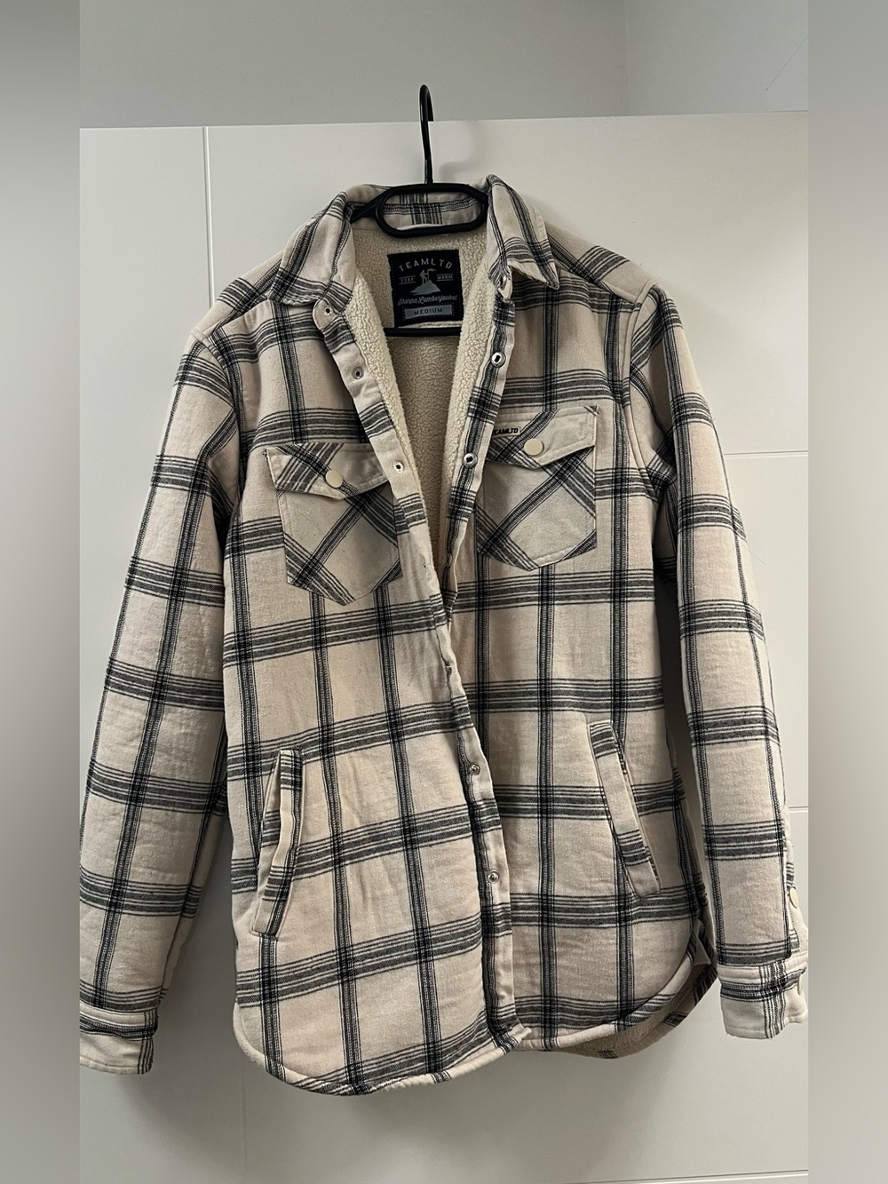 Men's Plaid Sherpa-Lined Shirt Jacket in Cream and Black